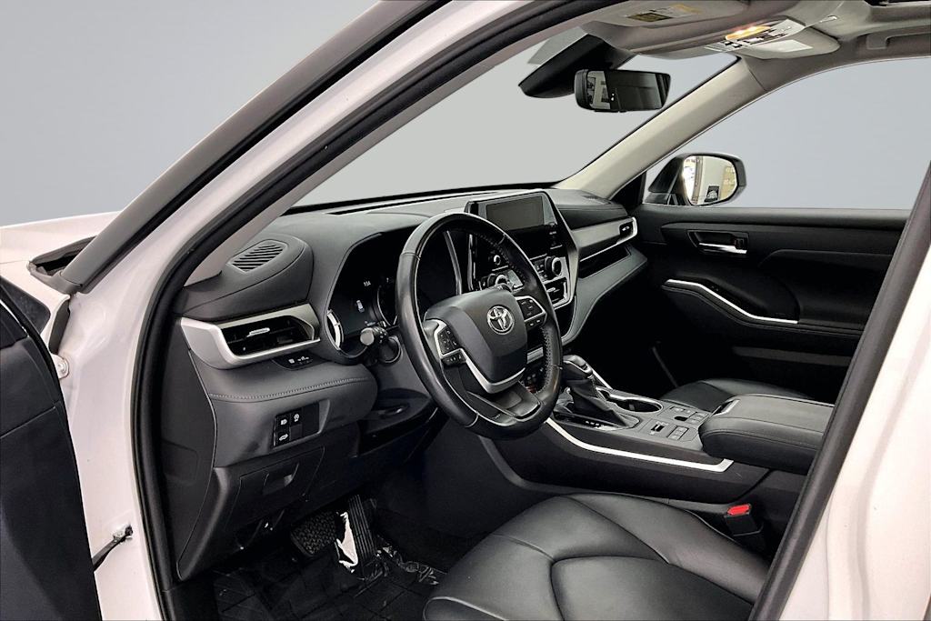 Thumbnail: 2023 Toyota Highlander - 2