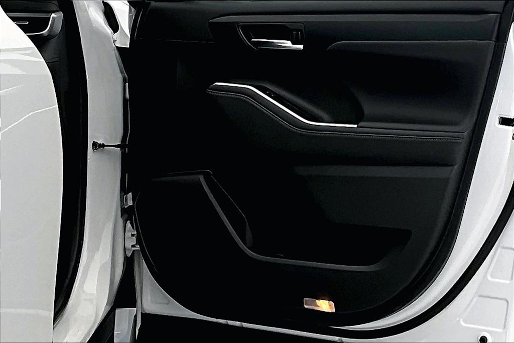 Thumbnail: 2023 Toyota Highlander - 25