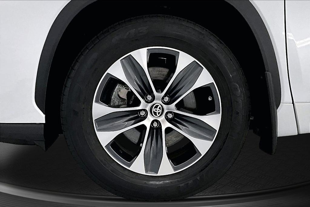 Thumbnail: 2023 Toyota Highlander - 8