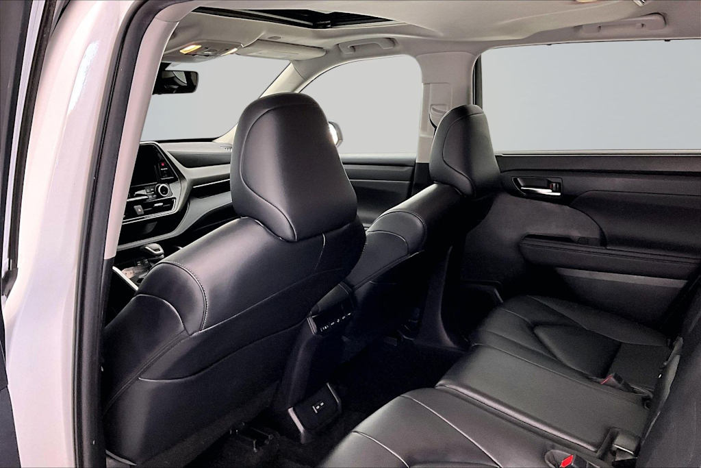 Thumbnail: 2023 Toyota Highlander - 13