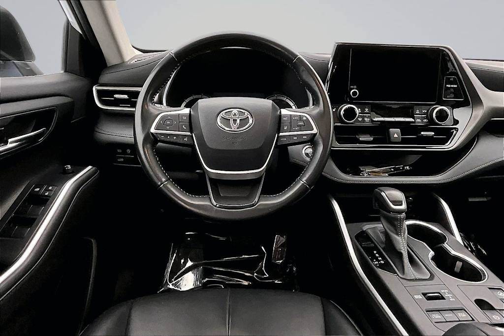 Thumbnail: 2023 Toyota Highlander - 14