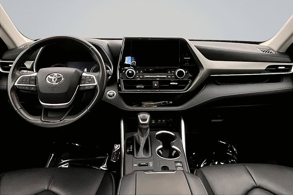 Thumbnail: 2023 Toyota Highlander - 10