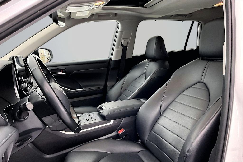 Thumbnail: 2023 Toyota Highlander - 11