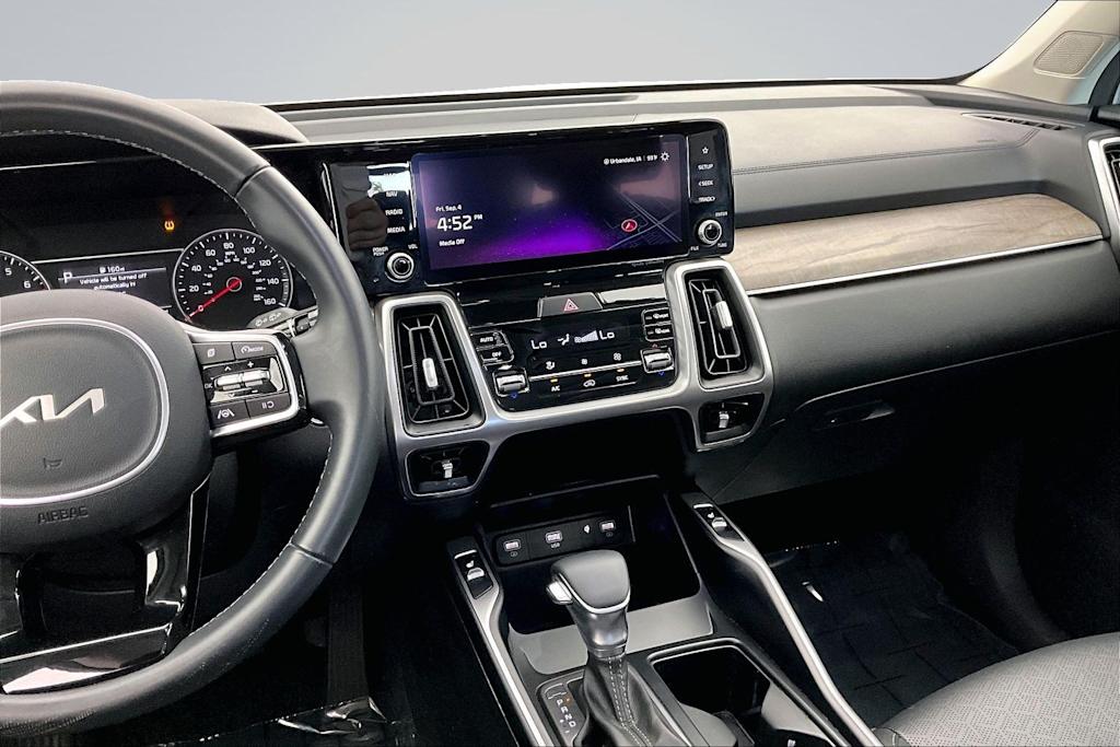 Thumbnail: 2023 Kia Sorento - 14