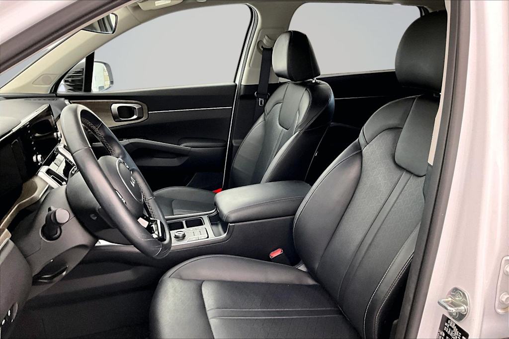 Thumbnail: 2023 Kia Sorento - 10