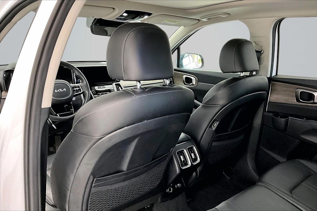 Thumbnail: 2023 Kia Sorento - 12