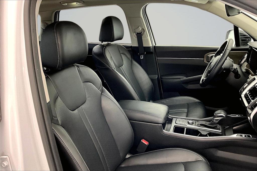 Thumbnail: 2023 Kia Sorento - 11