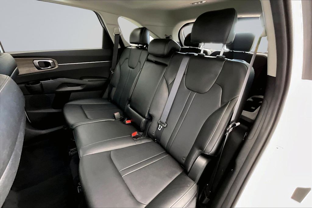 Thumbnail: 2023 Kia Sorento - 21