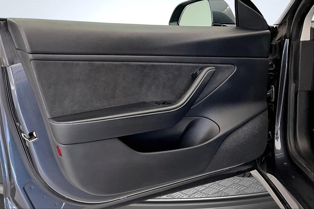 Thumbnail: 2021 Tesla Model 3 - 24