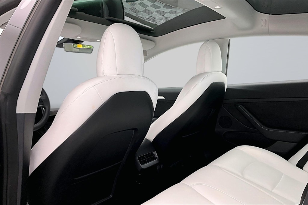Thumbnail: 2022 Tesla Model 3 - 12