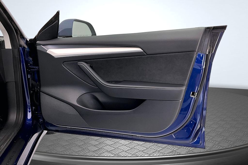 Thumbnail: 2022 Tesla Model 3 - 24
