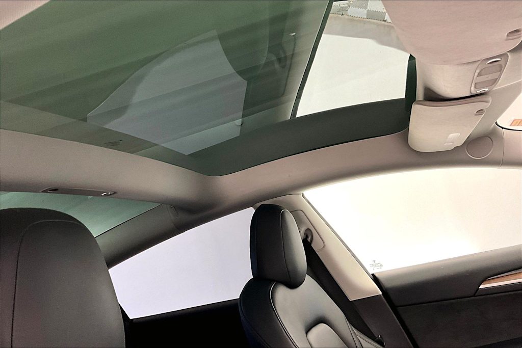 Thumbnail: 2023 Tesla Model 3 - 22
