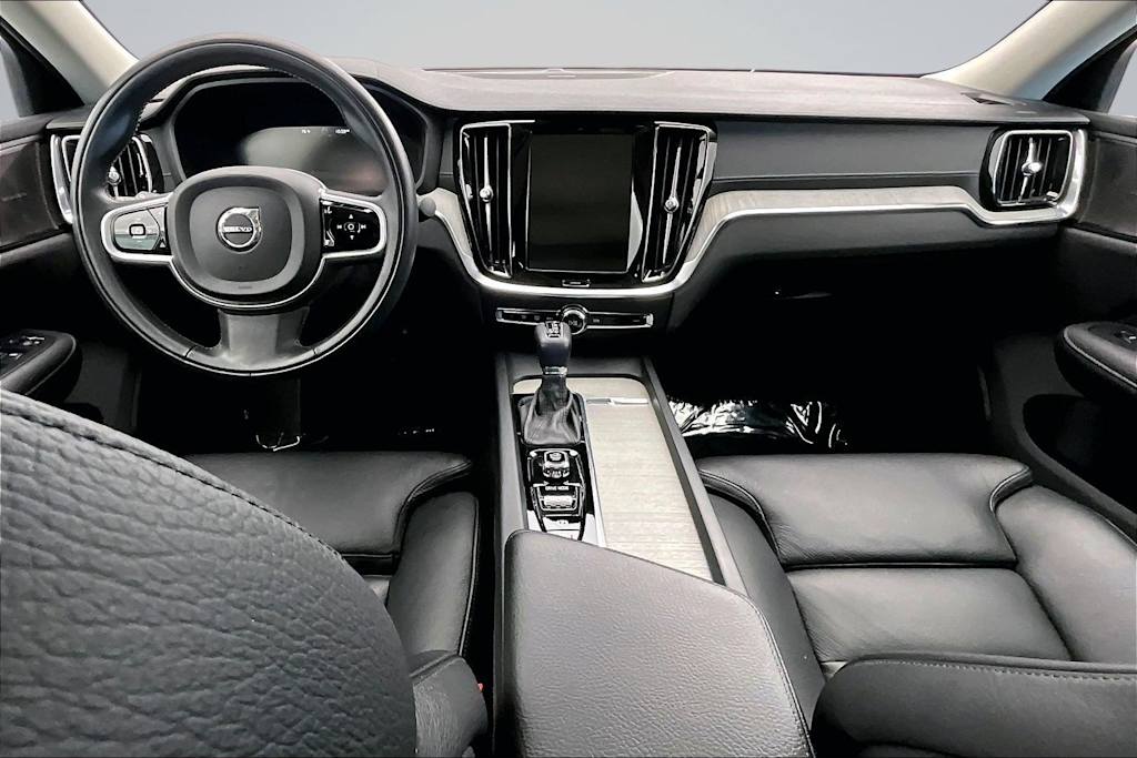 Thumbnail: 2021 Volvo S60 - 10