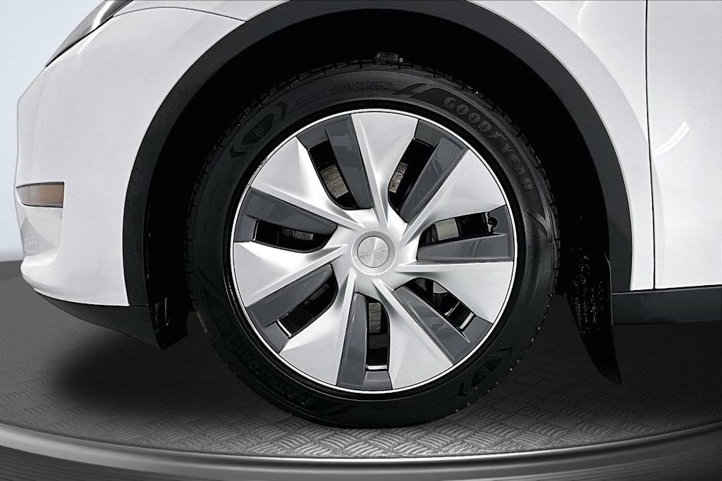 Thumbnail: 2023 Tesla Model Y - 8