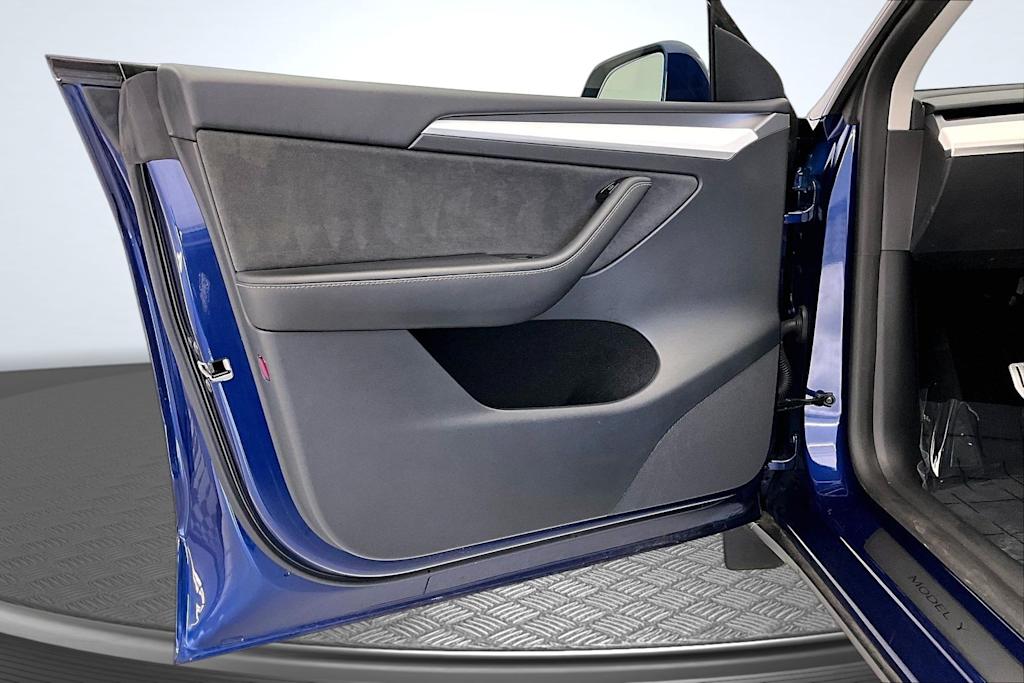 Thumbnail: 2023 Tesla Model Y - 23