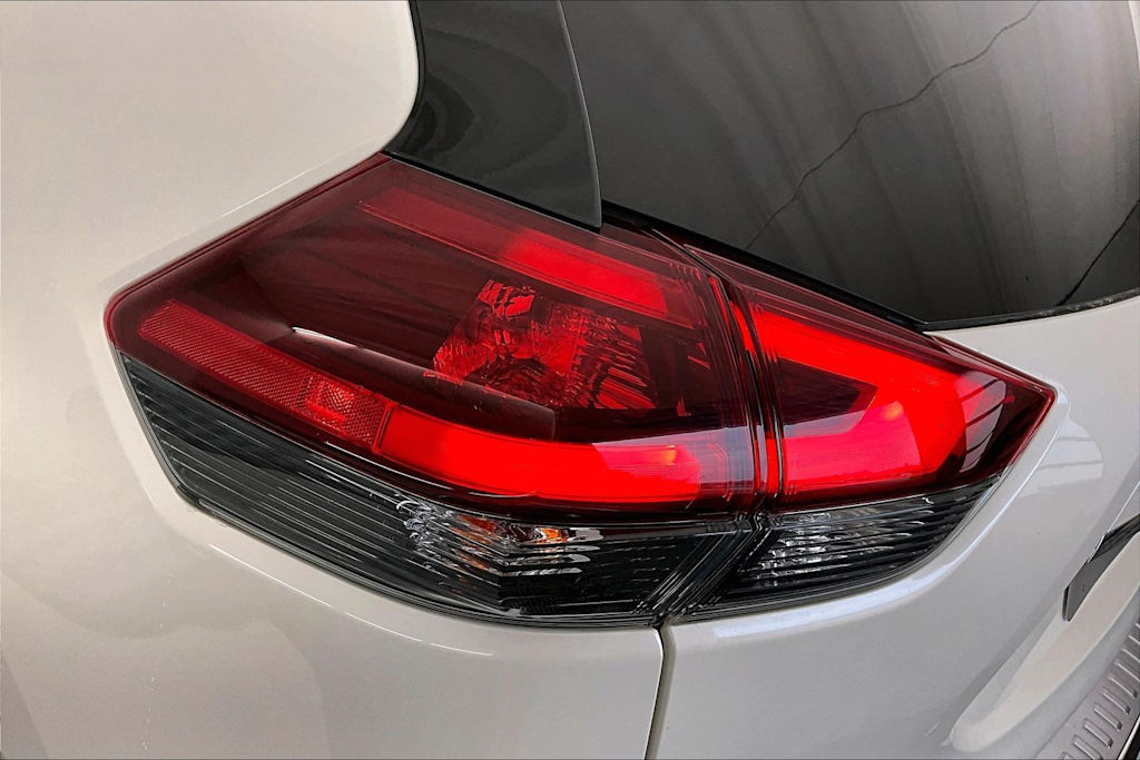 Thumbnail: 2018 Nissan Rogue - 26