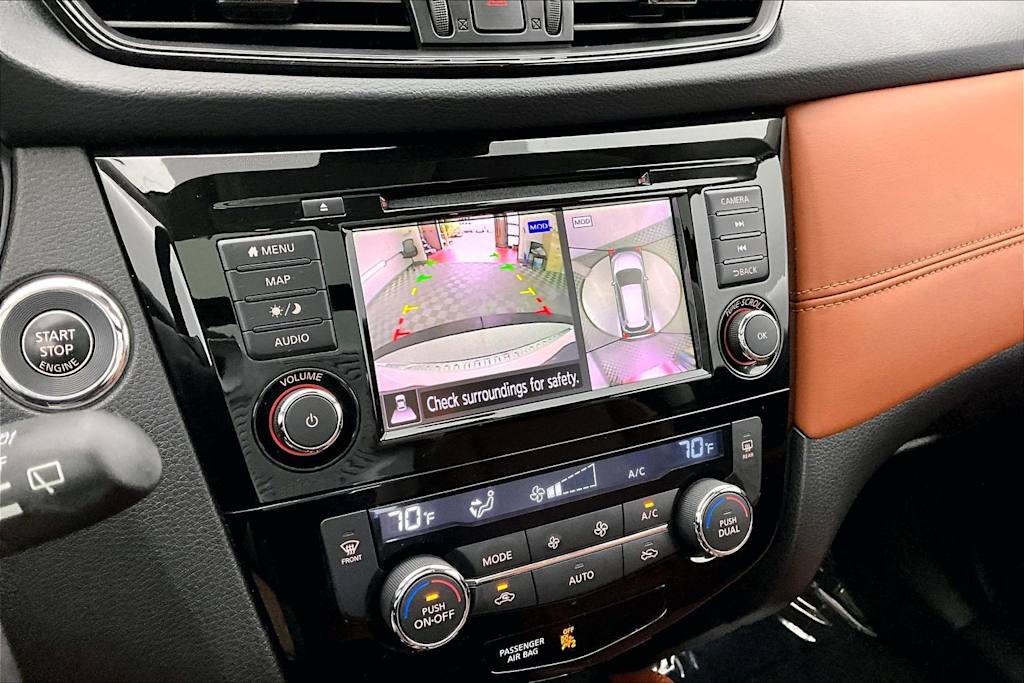 Thumbnail: 2018 Nissan Rogue - 16