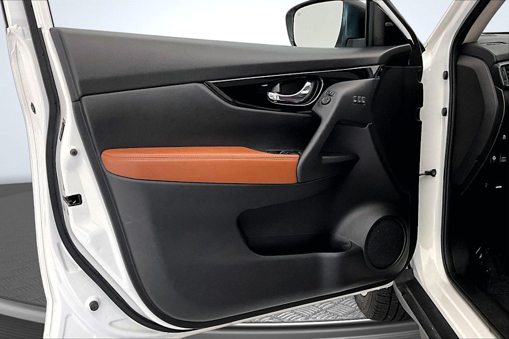 Thumbnail: 2018 Nissan Rogue - 24