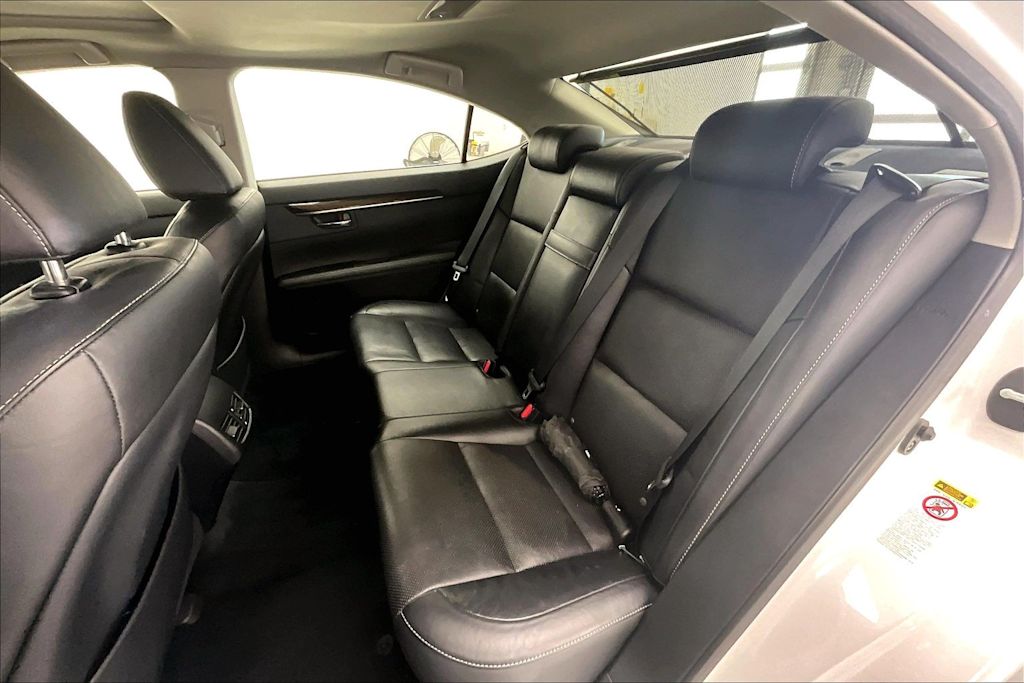 Thumbnail: 2015 Lexus ES - 22