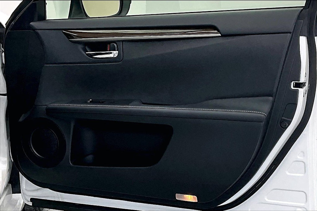 Thumbnail: 2015 Lexus ES - 25