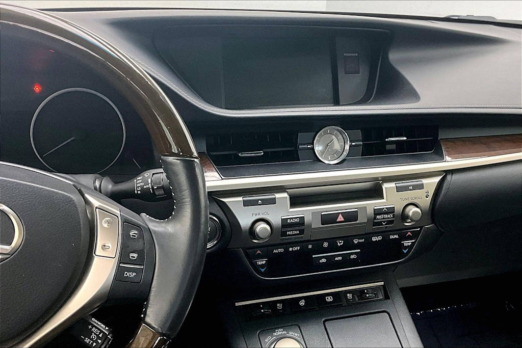 Thumbnail: 2015 Lexus ES - 15