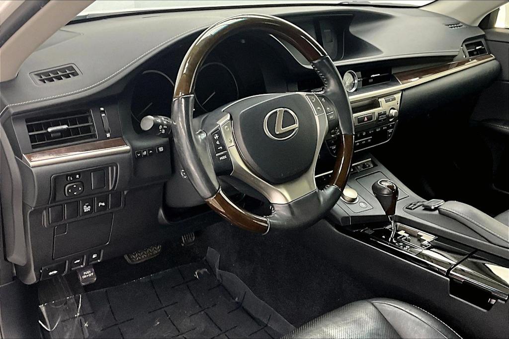 Thumbnail: 2015 Lexus ES - 2