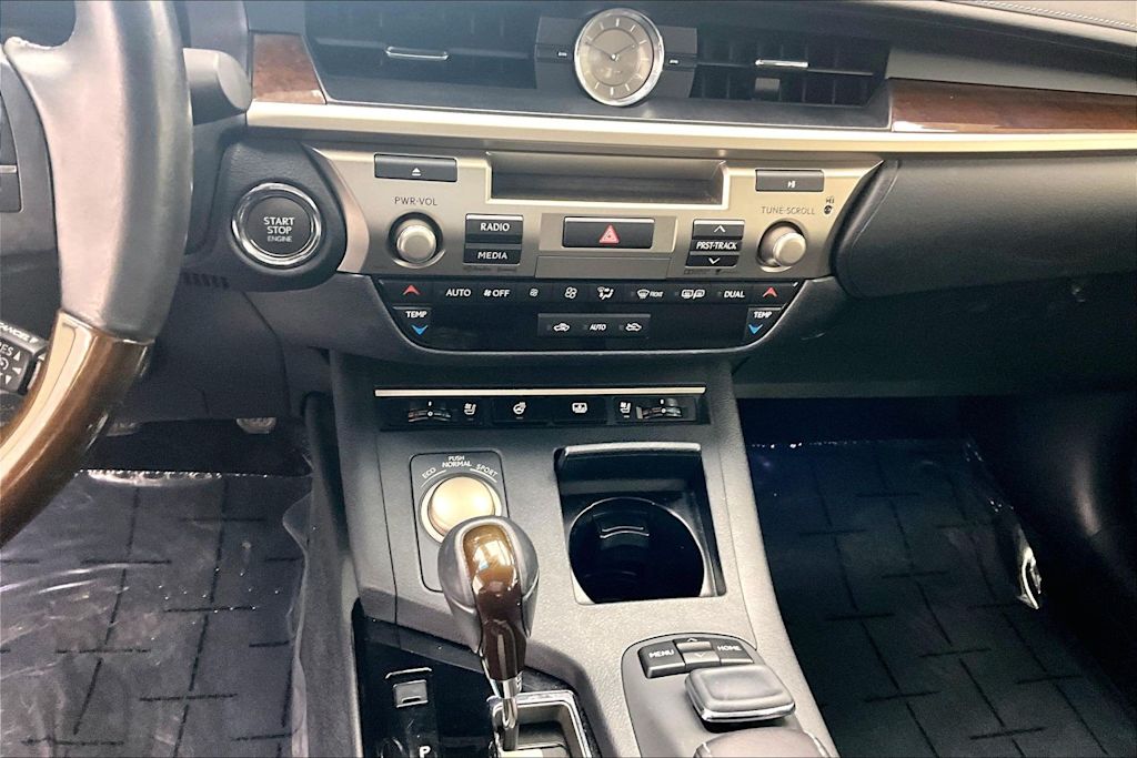 Thumbnail: 2015 Lexus ES - 28