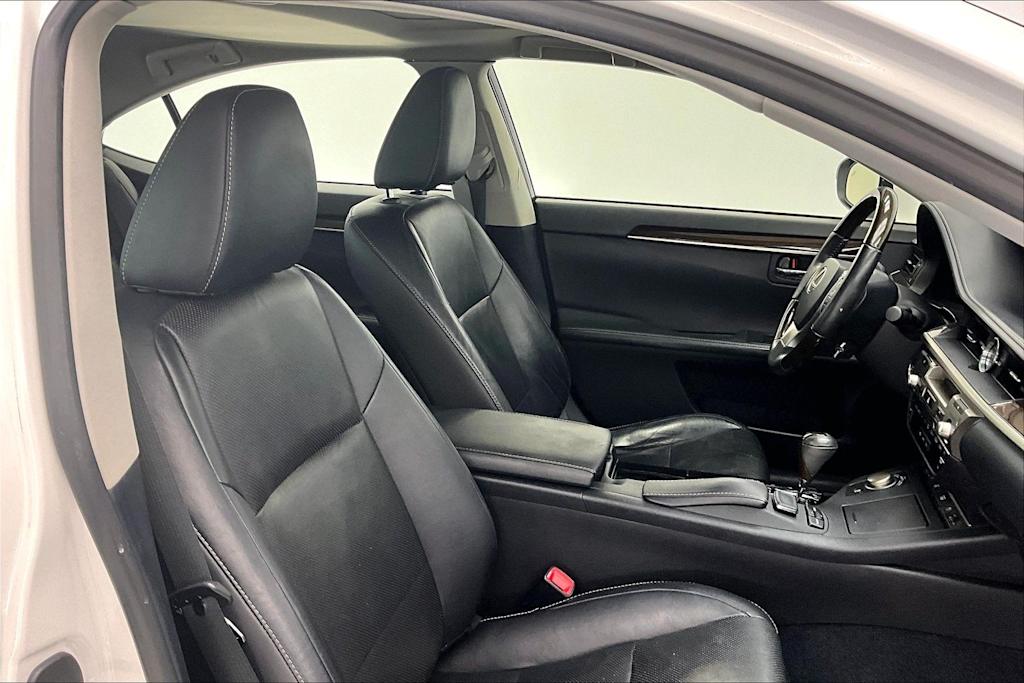 Thumbnail: 2015 Lexus ES - 12