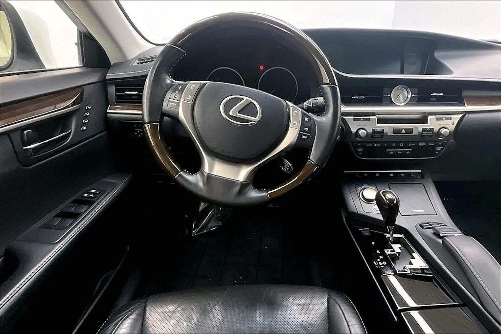 Thumbnail: 2015 Lexus ES - 14