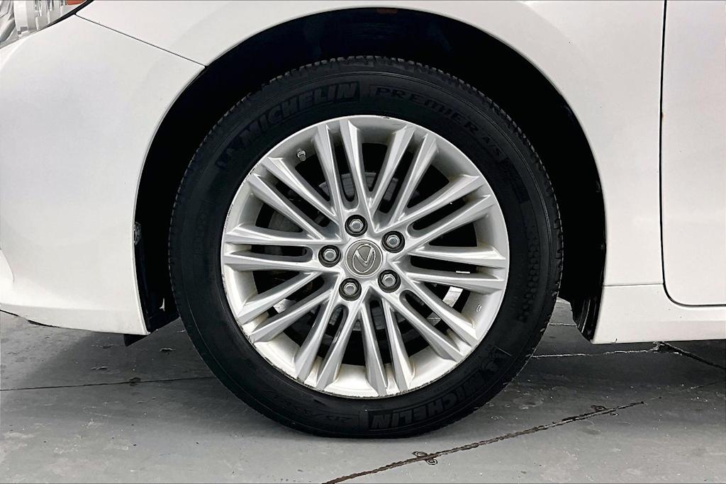 Thumbnail: 2015 Lexus ES - 8