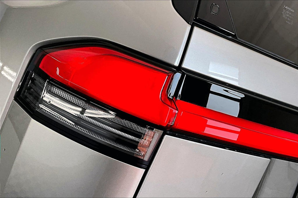 Thumbnail: 2025 Lexus ES - 26