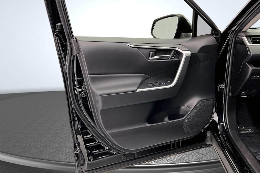 Thumbnail: 2022 Toyota RAV4 - 24