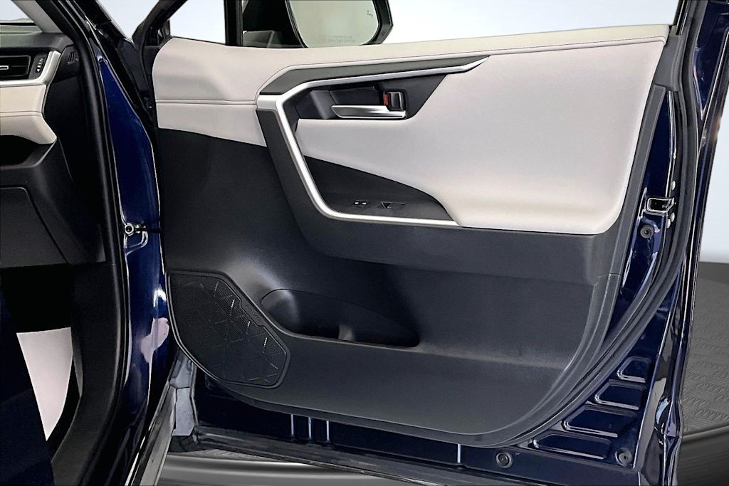 Thumbnail: 2021 Toyota RAV4 - 25