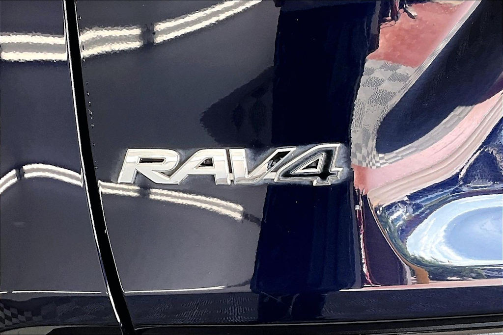 Thumbnail: 2021 Toyota RAV4 - 7