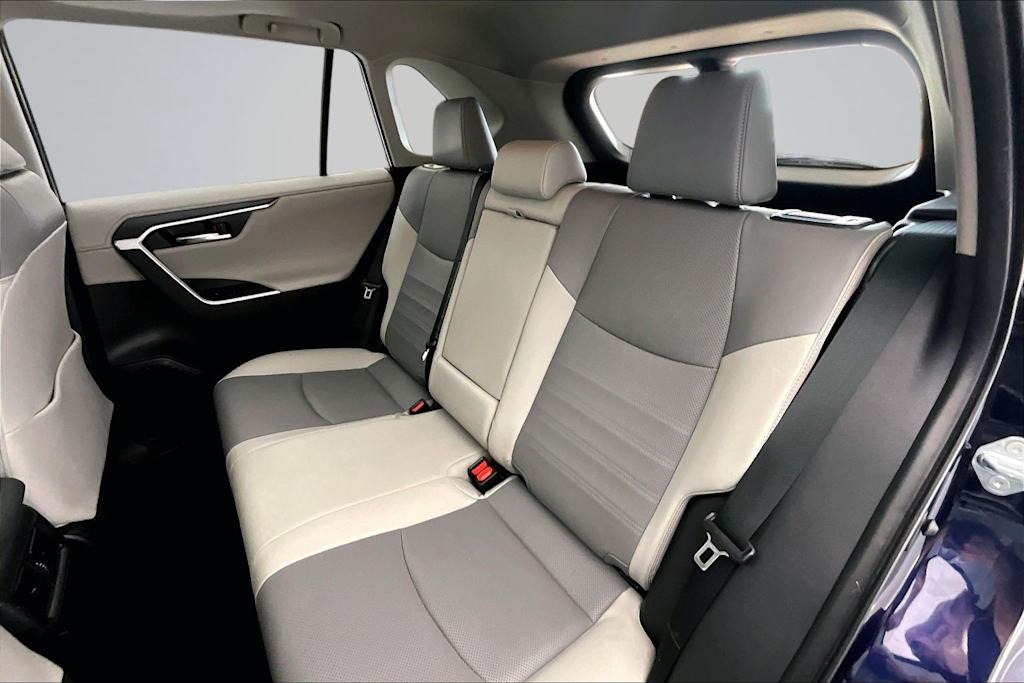 Thumbnail: 2021 Toyota RAV4 - 21