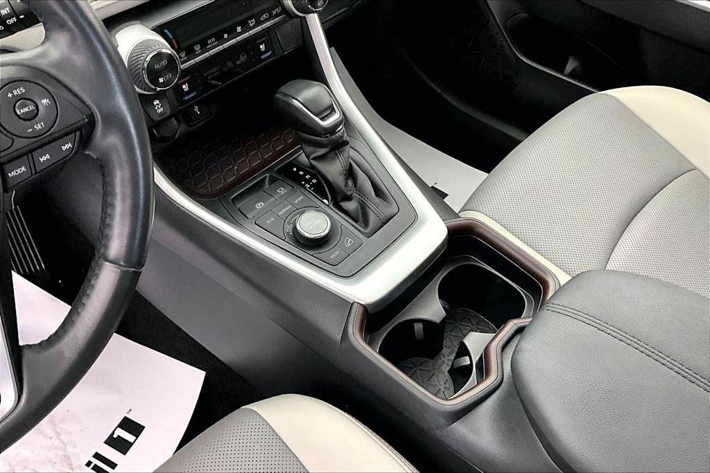 Thumbnail: 2021 Toyota RAV4 - 16