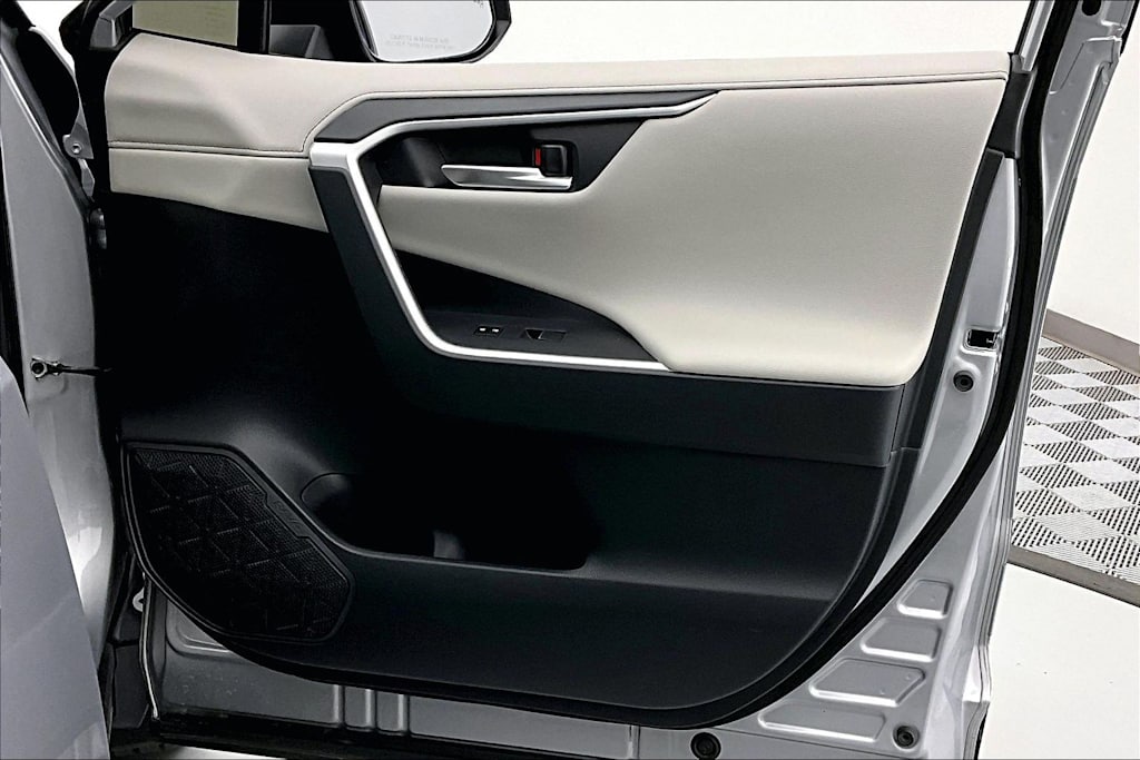 Thumbnail: 2019 Toyota RAV4 - 25