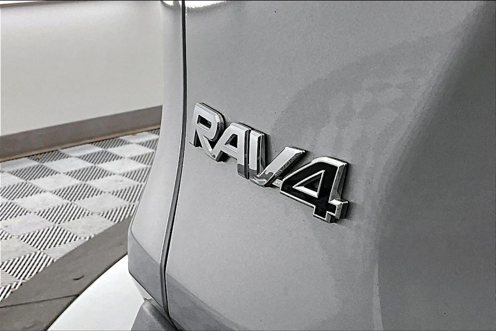 Thumbnail: 2019 Toyota RAV4 - 7