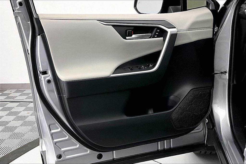 Thumbnail: 2019 Toyota RAV4 - 24