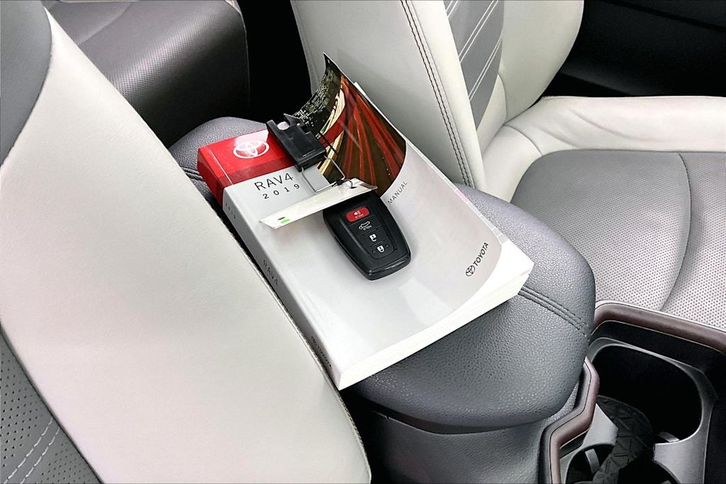 Thumbnail: 2019 Toyota RAV4 - 21