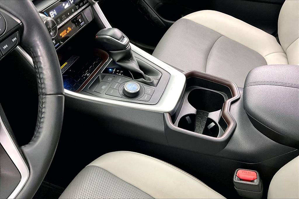 Thumbnail: 2019 Toyota RAV4 - 16