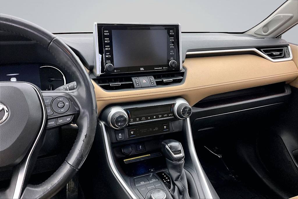 Thumbnail: 2021 Toyota RAV4 - 15