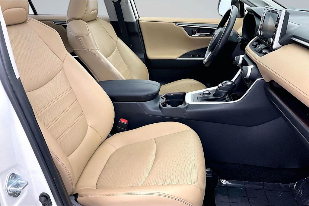 Thumbnail: 2021 Toyota RAV4 - 12
