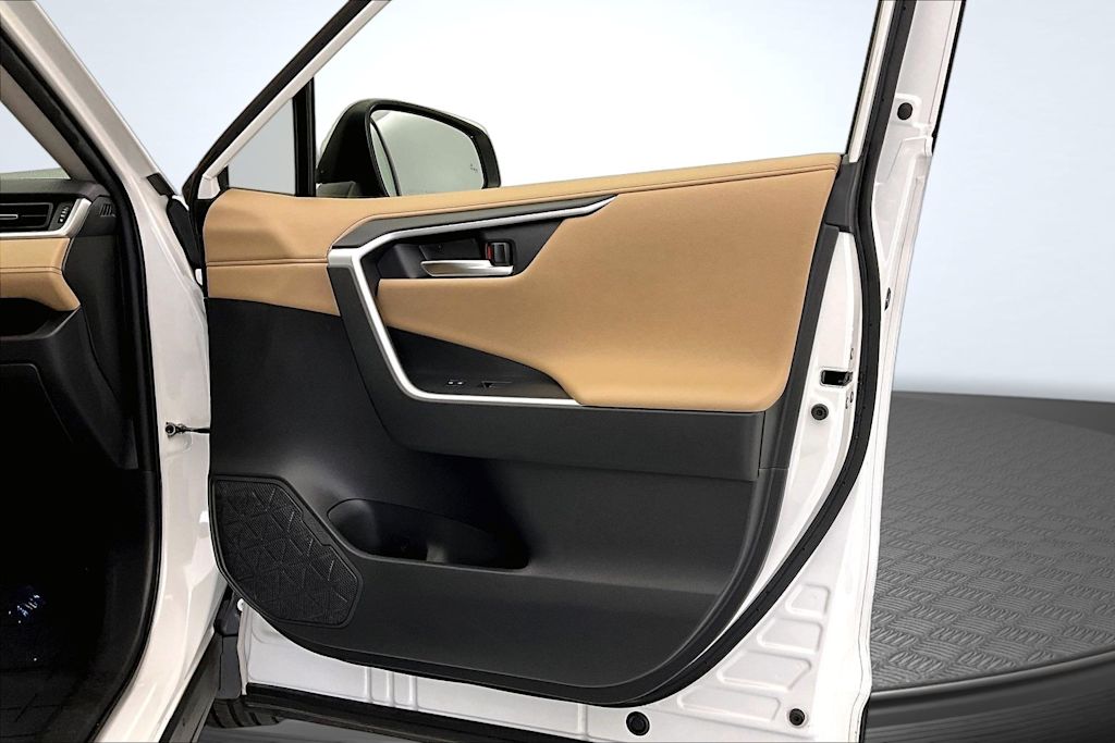 Thumbnail: 2021 Toyota RAV4 - 25