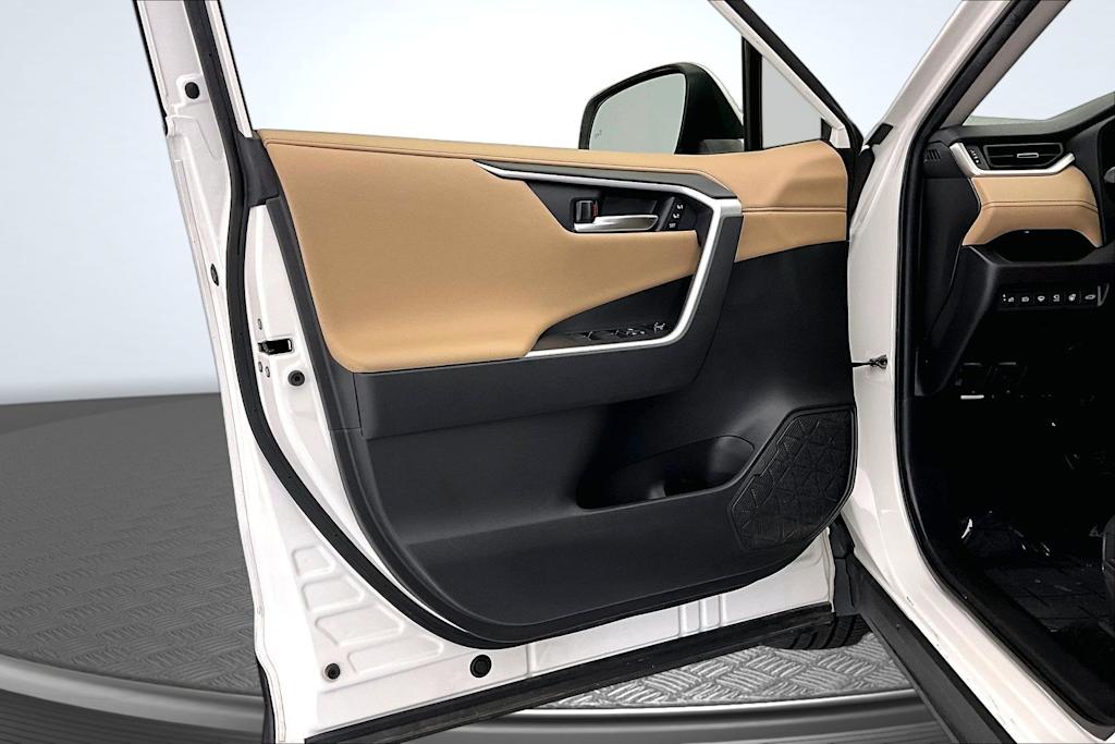 Thumbnail: 2021 Toyota RAV4 - 24