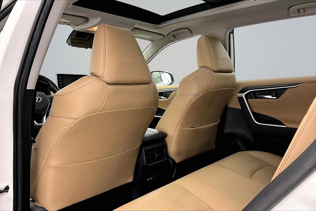 Thumbnail: 2021 Toyota RAV4 - 13