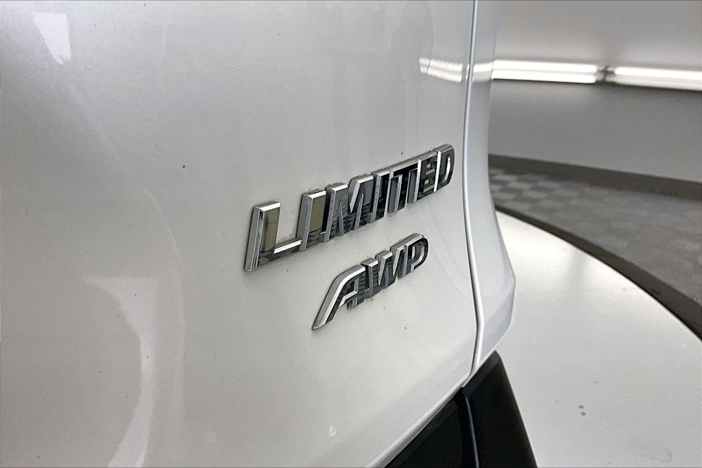 Thumbnail: 2021 Toyota RAV4 - 7