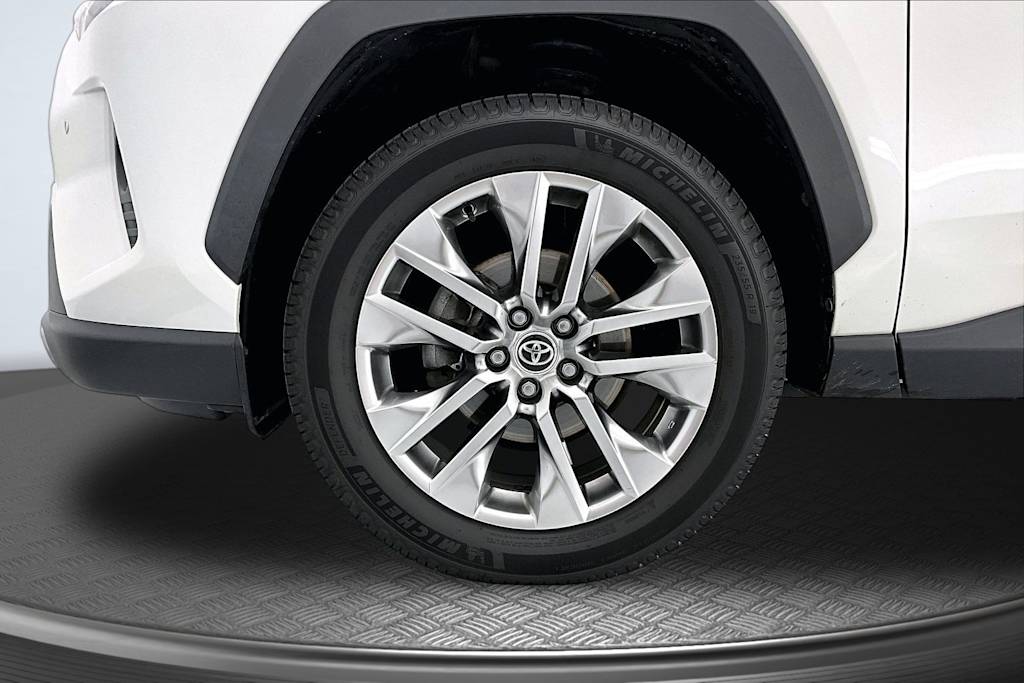 Thumbnail: 2021 Toyota RAV4 - 8