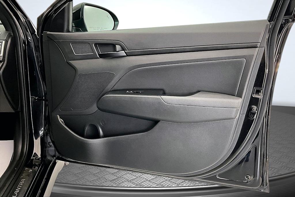 Thumbnail: 2018 Hyundai Elantra - 25