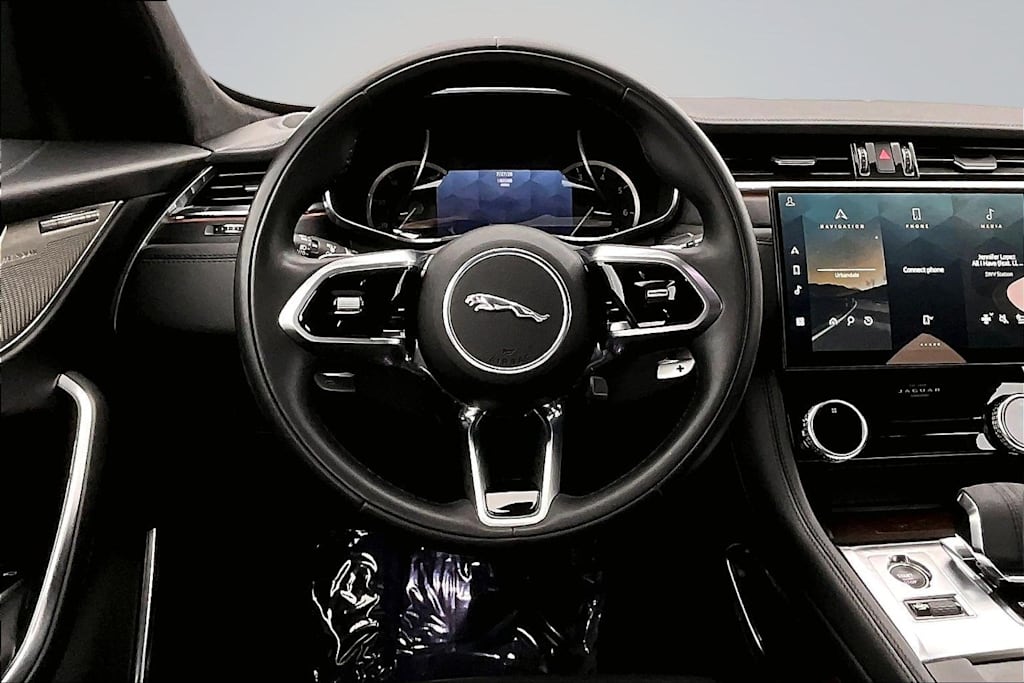 Thumbnail: 2023 Jaguar F-Pace - 12